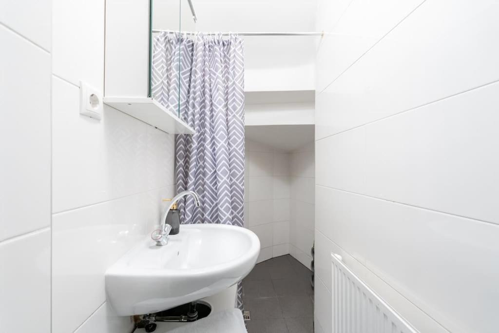 Spacious Stone Belvedere Apartament